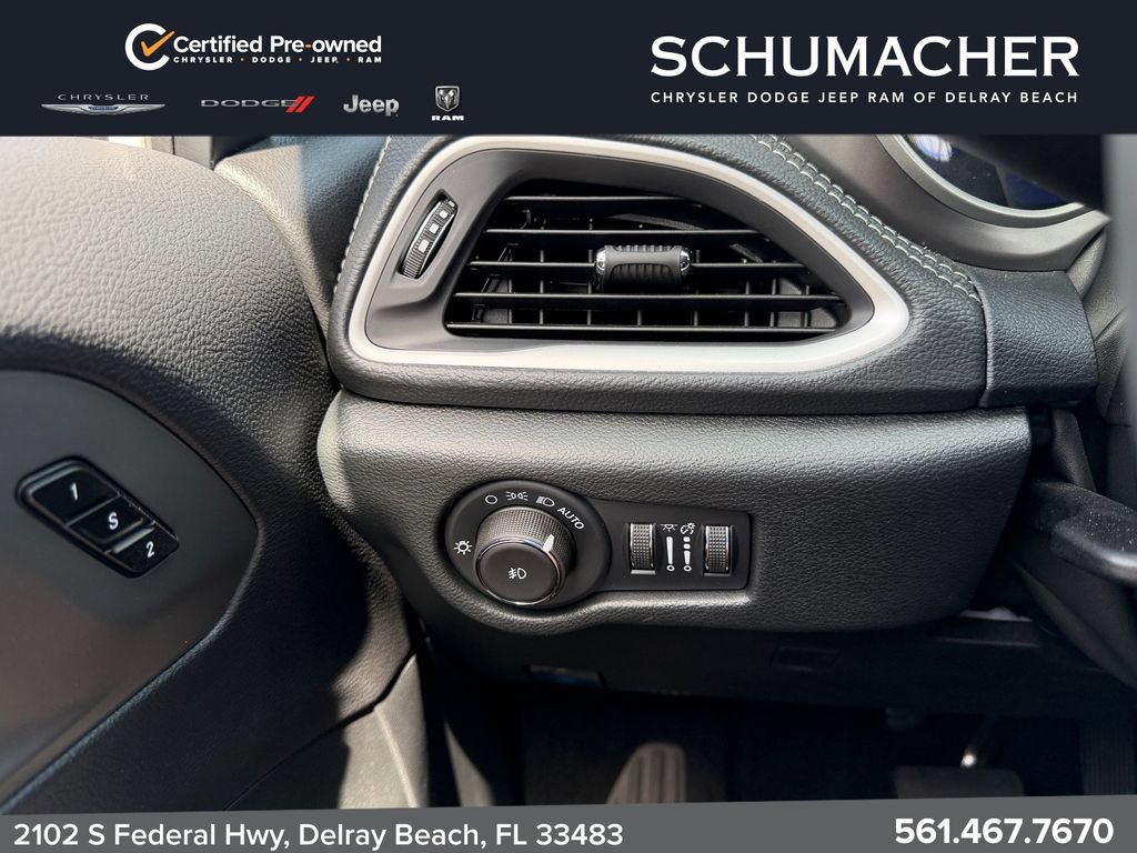 Used 2025 Chrysler Pacifica Select FWD image 27