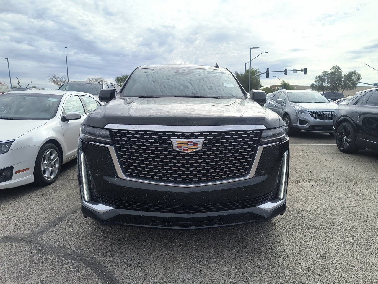 Used 2022 Cadillac Escalade Premium Luxury w/ Performance Package AWD/4WD image 2