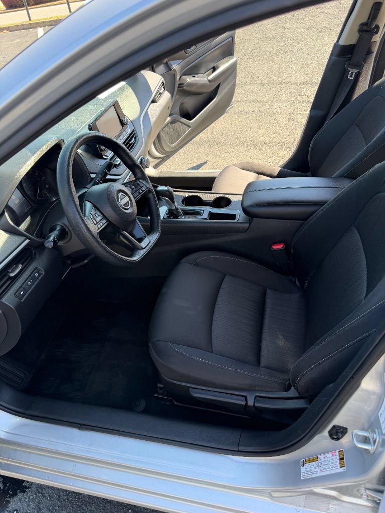 Used 2024 Nissan Altima 2.5 S FWD image 14