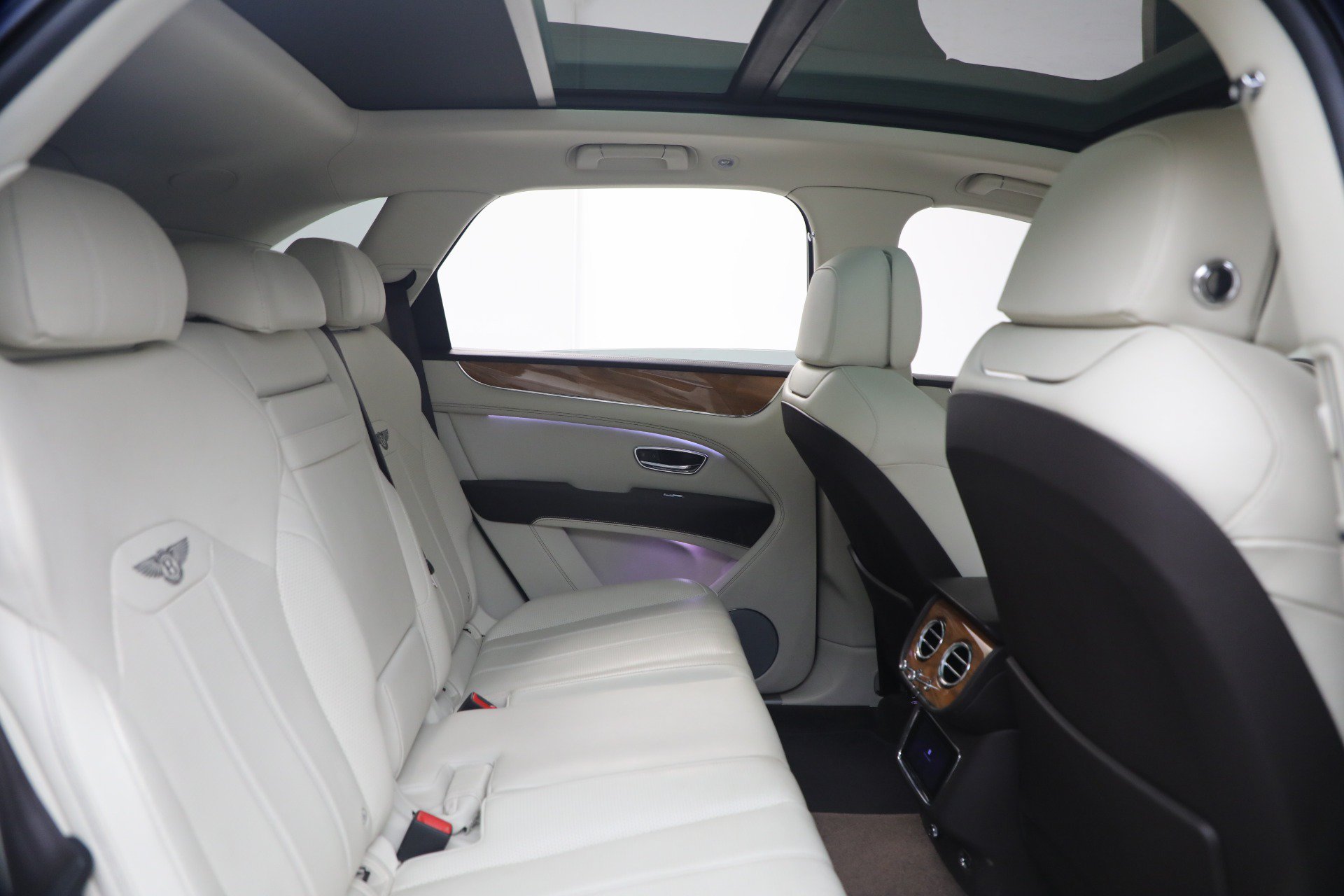 Certified 2021 Bentley Bentayga AWD/4WD image 29