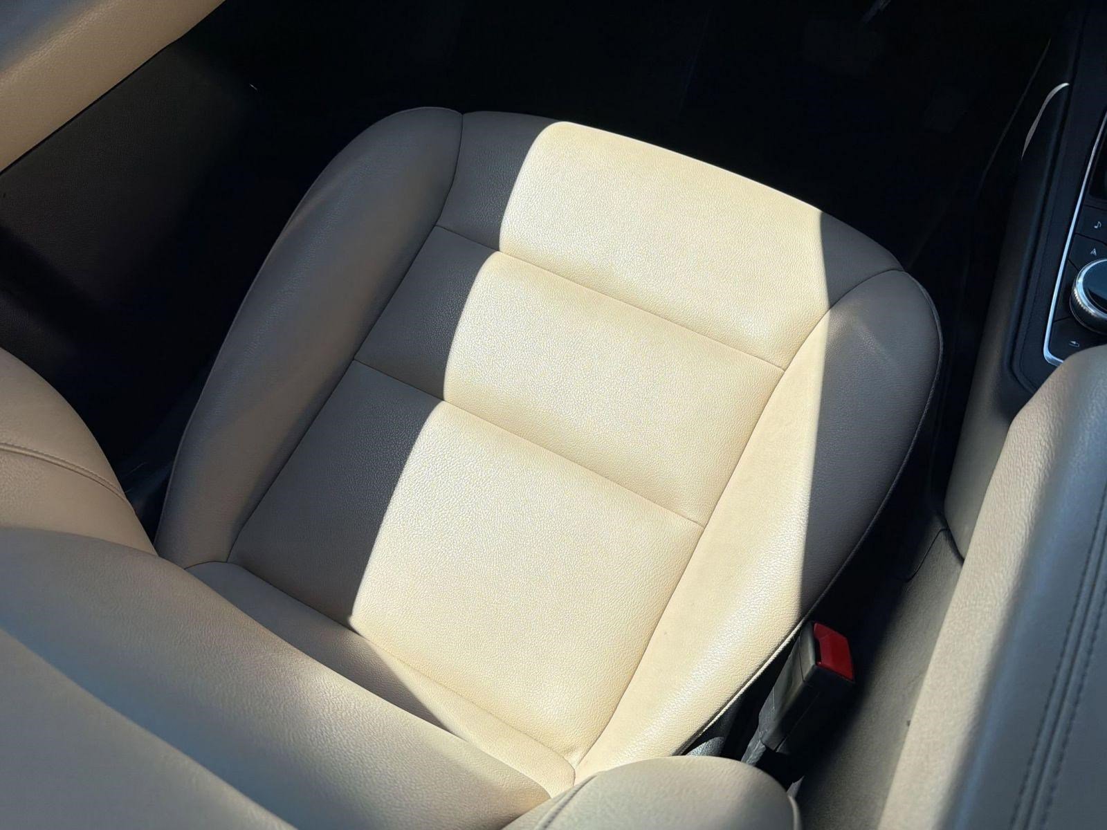 Used 2024 Cadillac XT4 Luxury w/ LPO, Floor Liner Package image 31