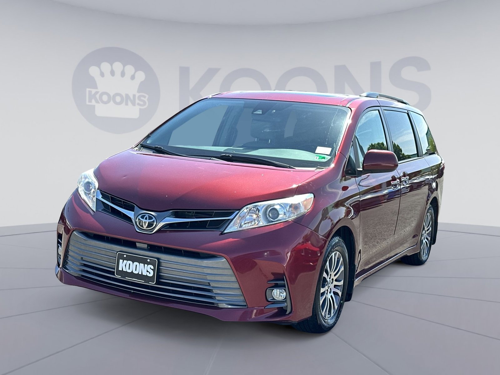 Used 2018 Toyota Sienna XLE w/ XLE Navigation Package
