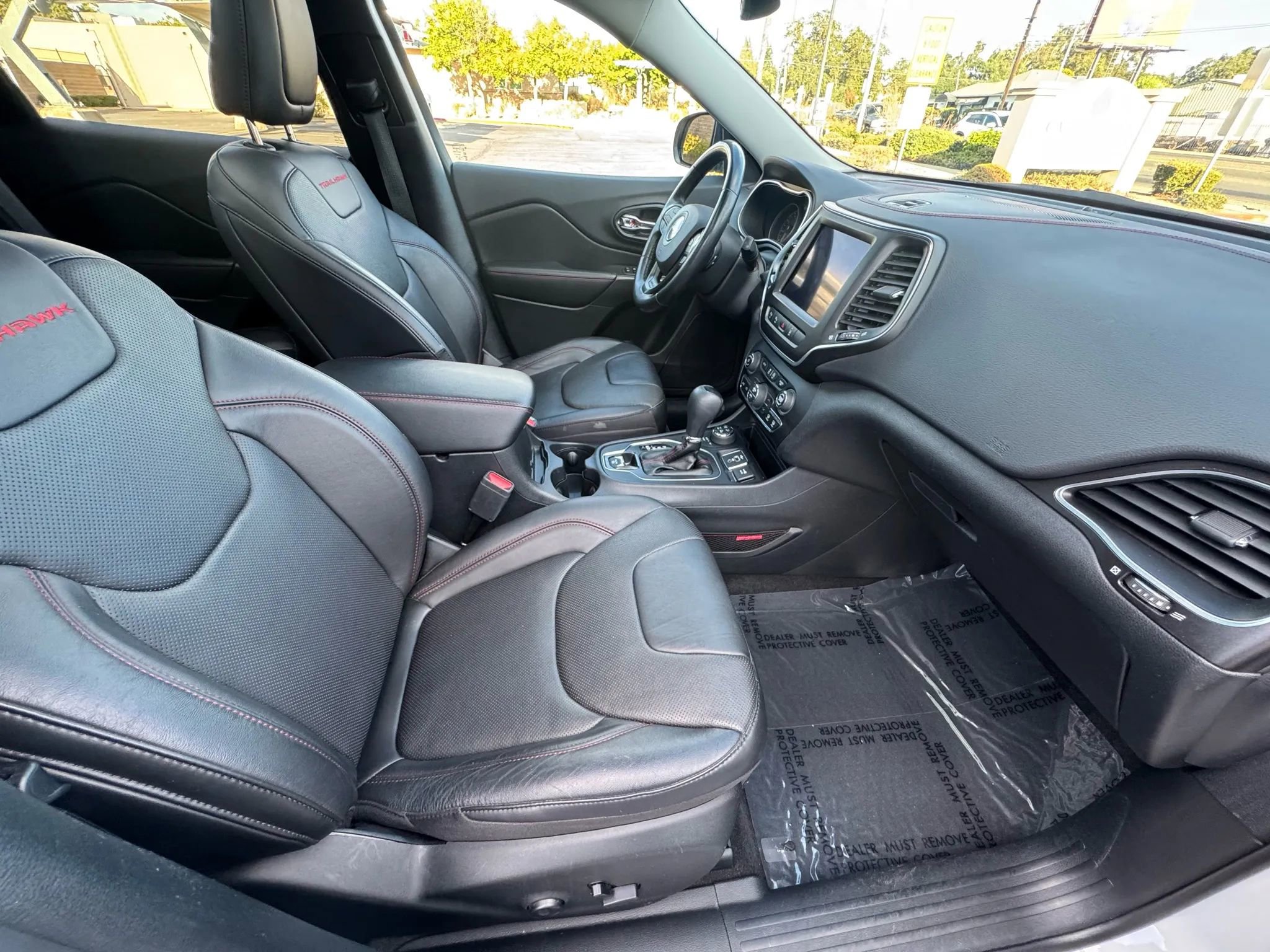 Used 2020 Jeep Cherokee Trailhawk image 13