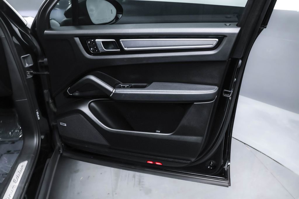 Used 2022 Porsche Cayenne Platinum Edition AWD/4WD image 37