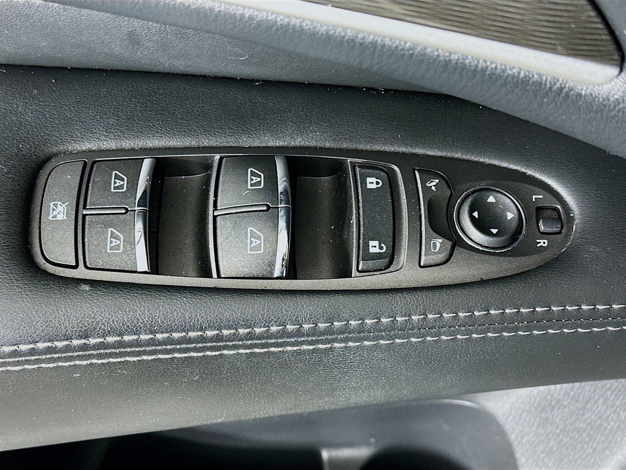 Used 2017 INFINITI QX60 Luxe w/ Premium Plus Package image 15