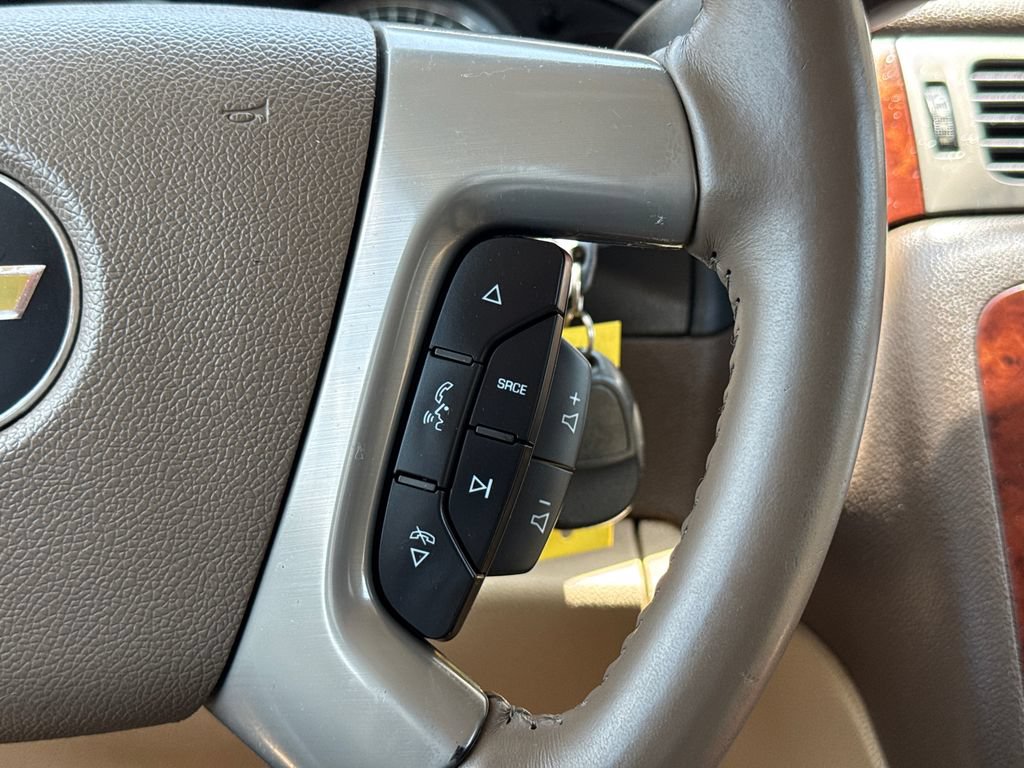 Used 2013 Chevrolet Suburban LTZ RWD image 29