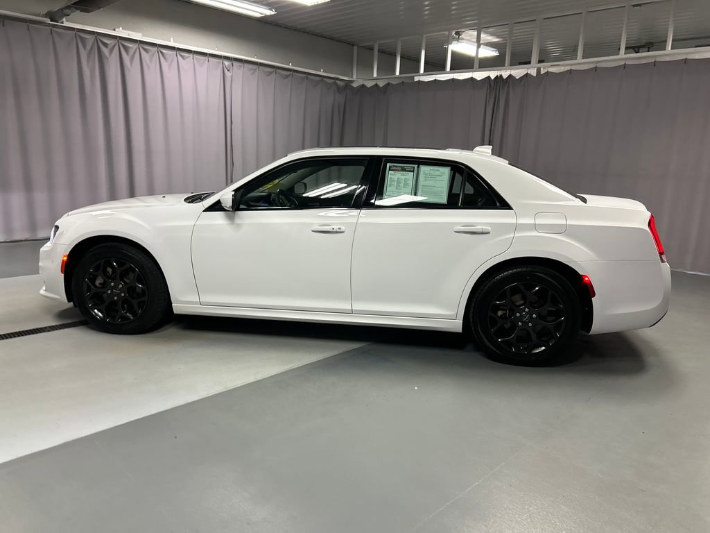 Used 2023 Chrysler 300 Touring L w/ Popular Equipment Group image 4