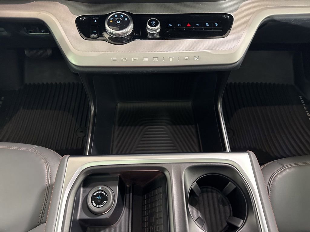 Used 2025 Ford Expedition Active AWD/4WD image 30