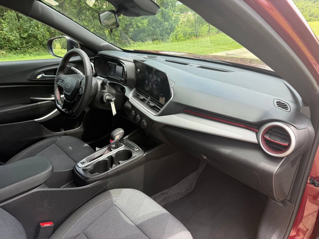 Used 2024 Chevrolet Trax RS w/ Driver Confidence Package FWD image 21