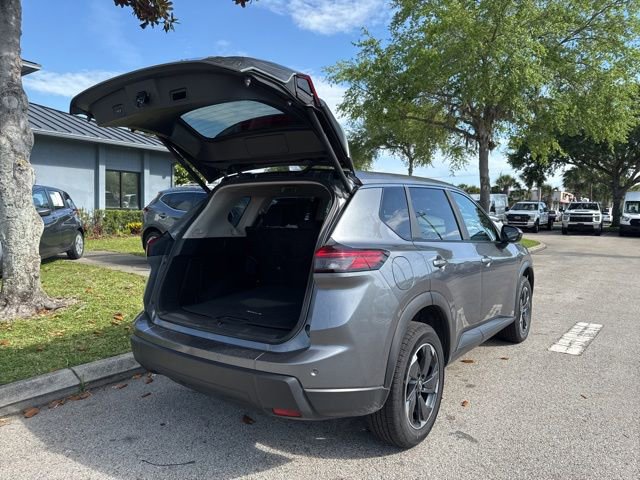 Used 2025 Nissan Rogue SV AWD/4WD image 19