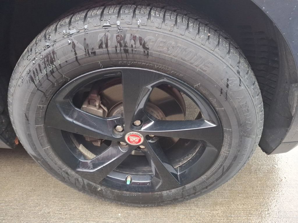 Used 2018 Jaguar F-PACE Premium image 4