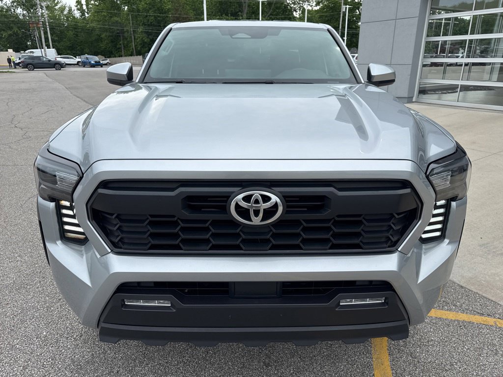 Used 2024 Toyota Tacoma TRD Off-Road AWD/4WD image 12