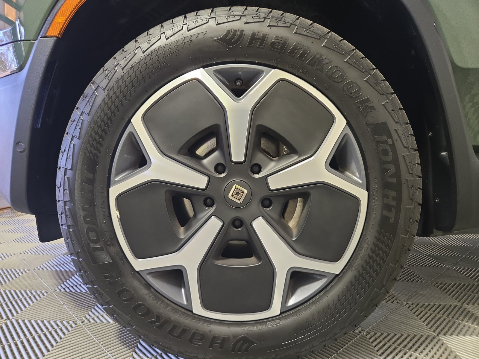 Used 2024 Rivian R1T Adventure Dual AWD/4WD image 9