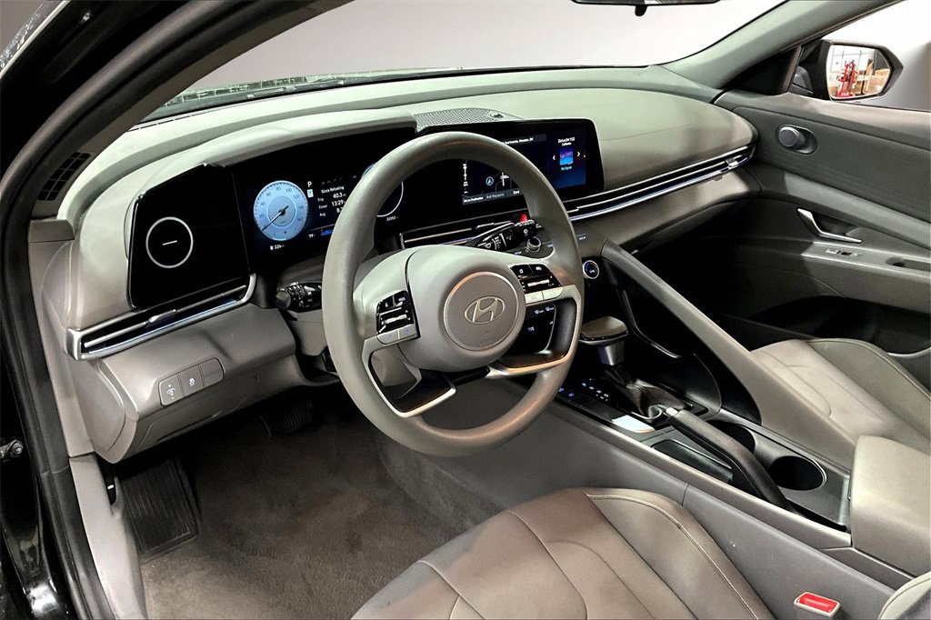 Used 2024 Hyundai Elantra SEL image 17