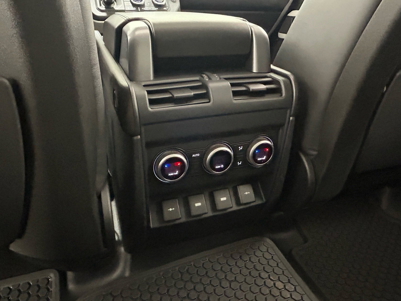 Used 2020 Land Rover Defender 110 HSE image 35