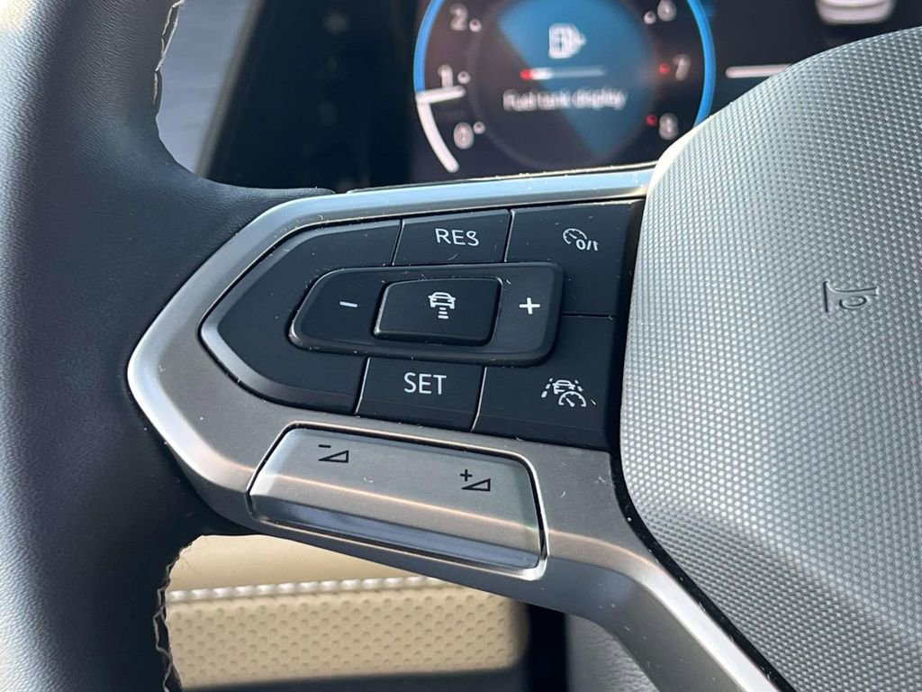 Used 2024 Volkswagen Atlas Cross Sport SE image 24