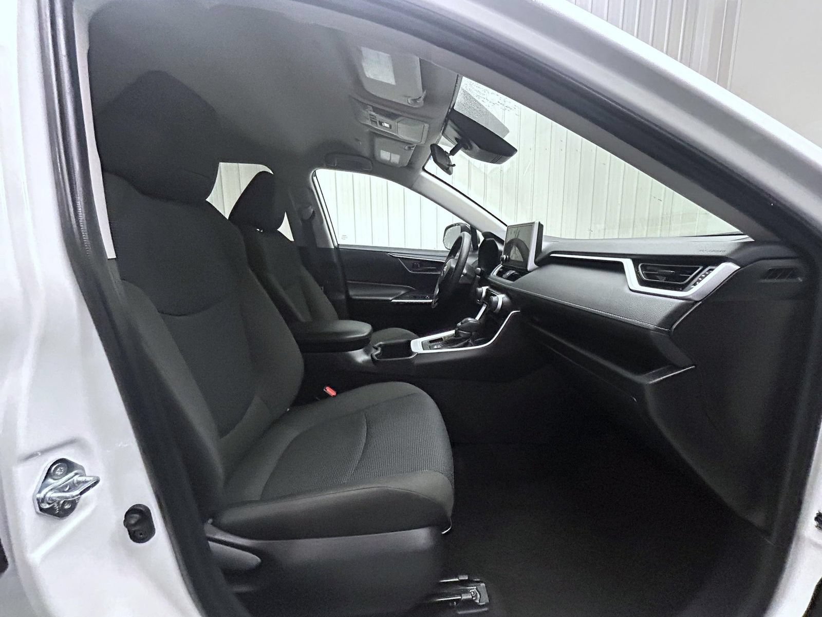 Used 2025 Toyota RAV4 LE AWD/4WD image 15