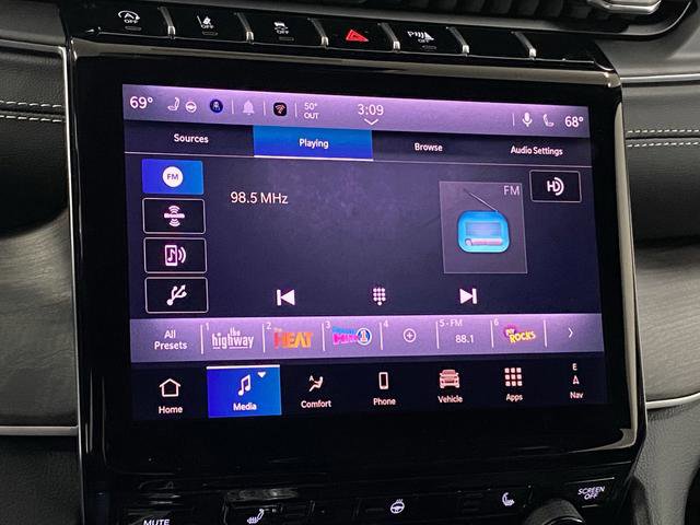 New 2025 Jeep Grand Cherokee Limited w/ Trailer Tow Package image 19