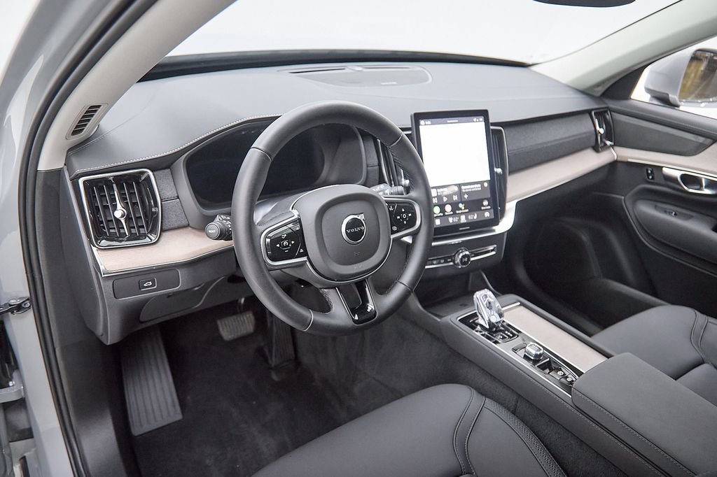 New 2026 Volvo XC90 B6 Plus w/ Protection Package Premier image 15
