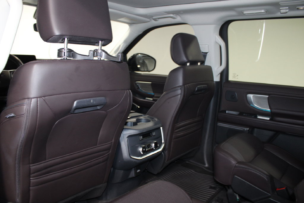 Used 2025 Ford Expedition Platinum w/ Platinum Ultimate Package AWD/4WD image 28