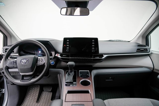 Used 2021 Toyota Sienna LE image 17