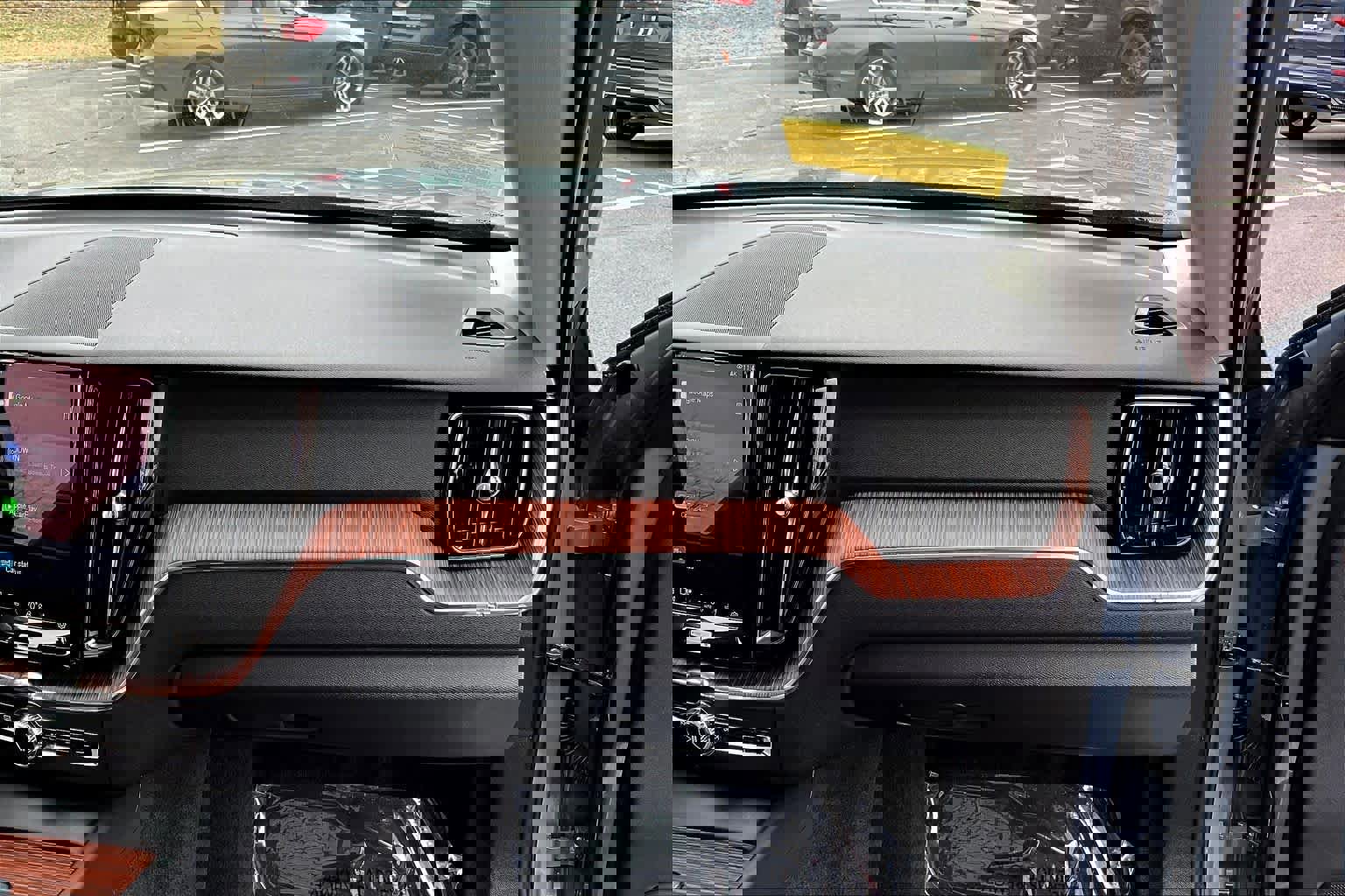 Used 2024 Volvo XC60 B5 Plus w/ Climate Package image 19