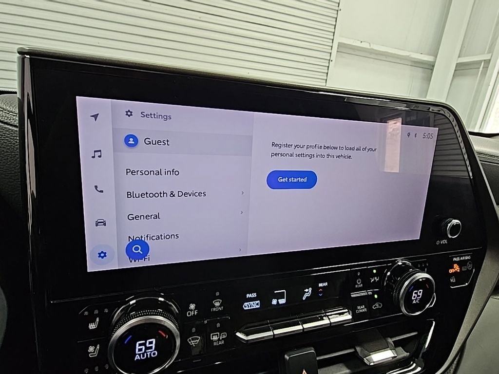 Used 2023 Toyota Highlander Limited image 14