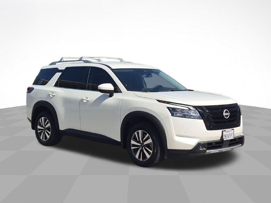Used 2024 Nissan Pathfinder SL w/ Black Appearance Package FWD image 3