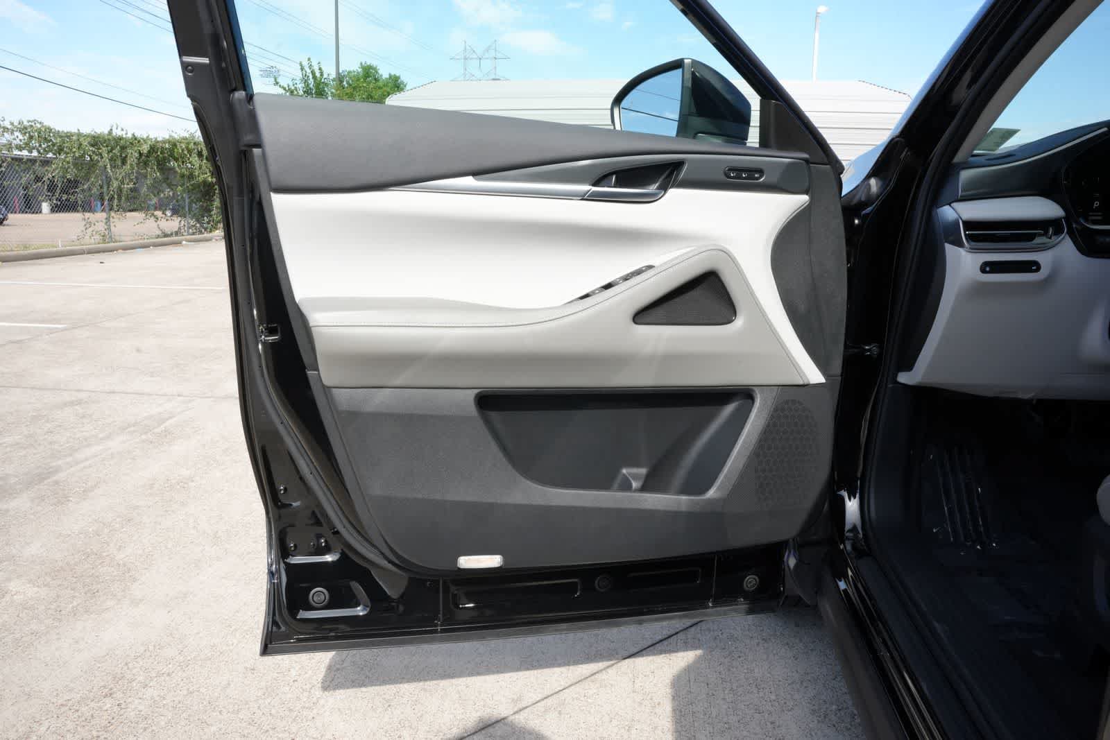Certified 2027 INFINITI QX60 Pure w/ Cargo Package FWD image 18