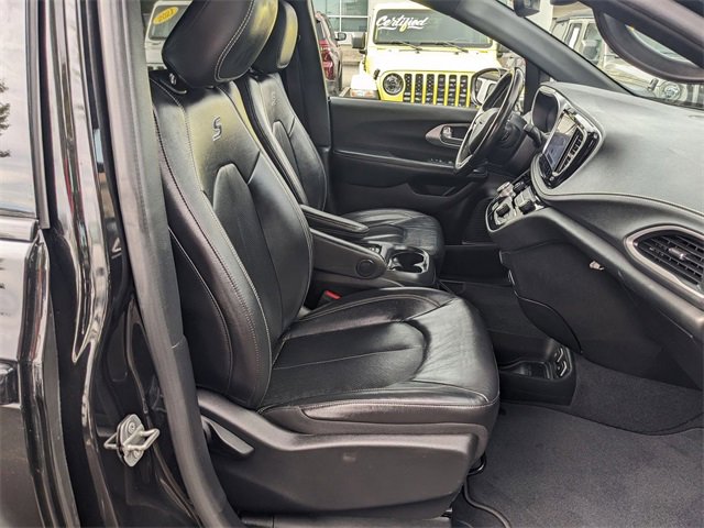 Certified 2021 Chrysler Pacifica Touring-L w/ S Appearance Package image 30