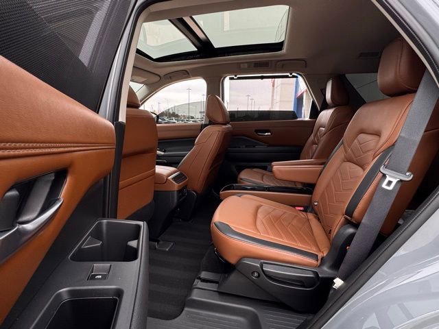 Used 2022 Nissan Pathfinder Platinum w/ Cargo Package image 21