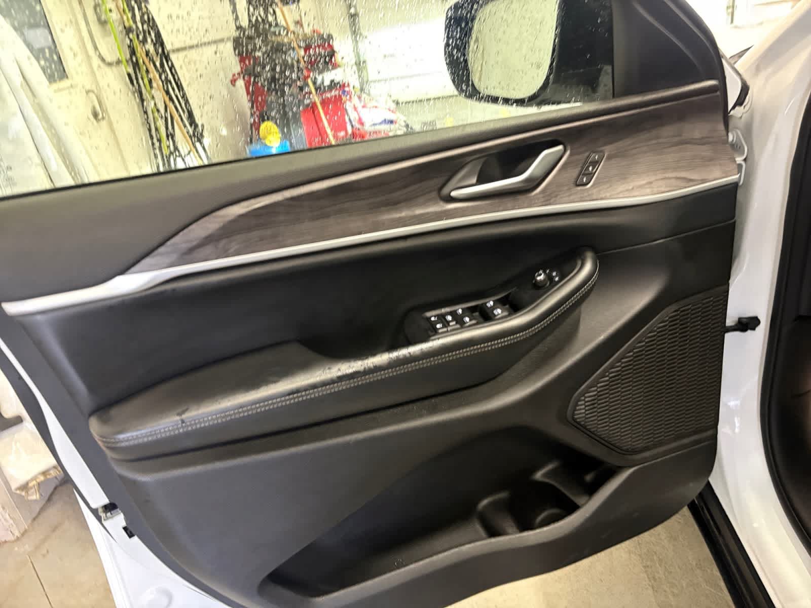 Used 2023 Jeep Grand Cherokee Limited w/ Luxury Tech Group II AWD/4WD image 7