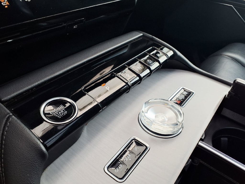 Used 2025 Lincoln Navigator Reserve AWD/4WD image 21