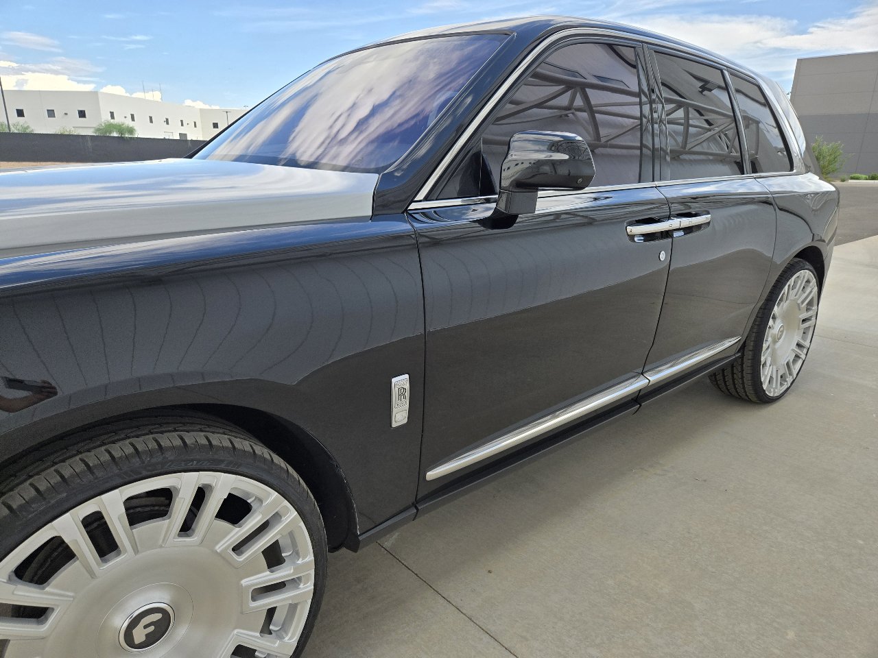 Used 2020 Rolls-Royce Cullinan Black Badge image 23