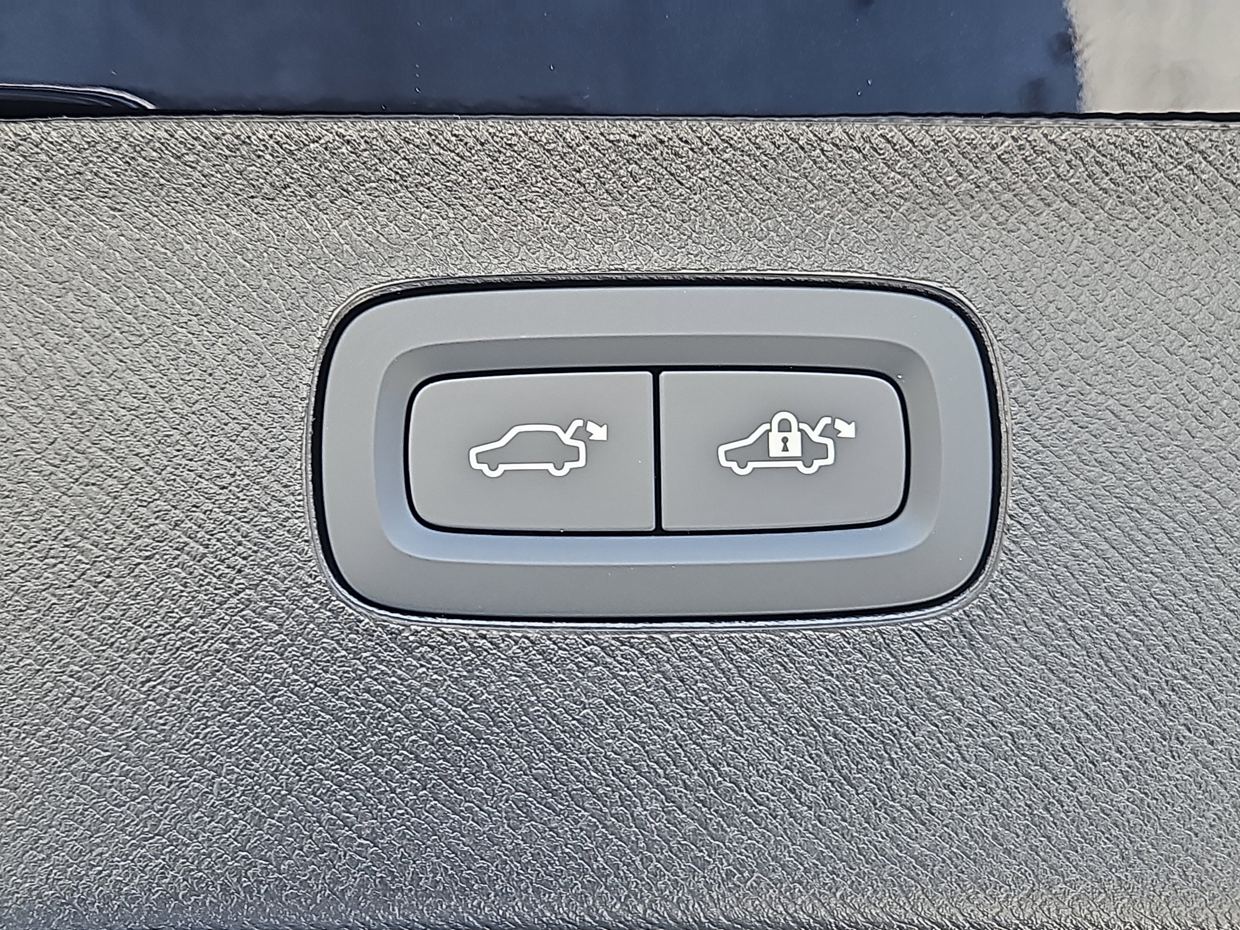 New 2026 Volvo XC90 B6 Plus w/ Protection Package Premier image 13