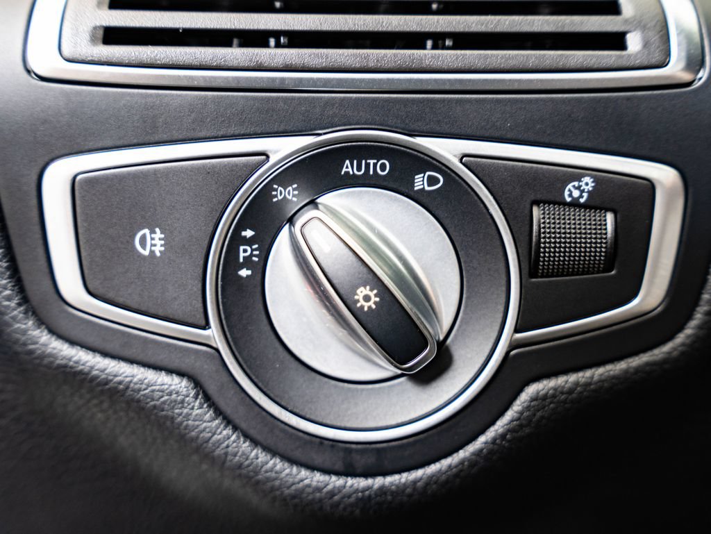 Used 2018 Mercedes-Benz C 300 4MATIC Sedan image 28