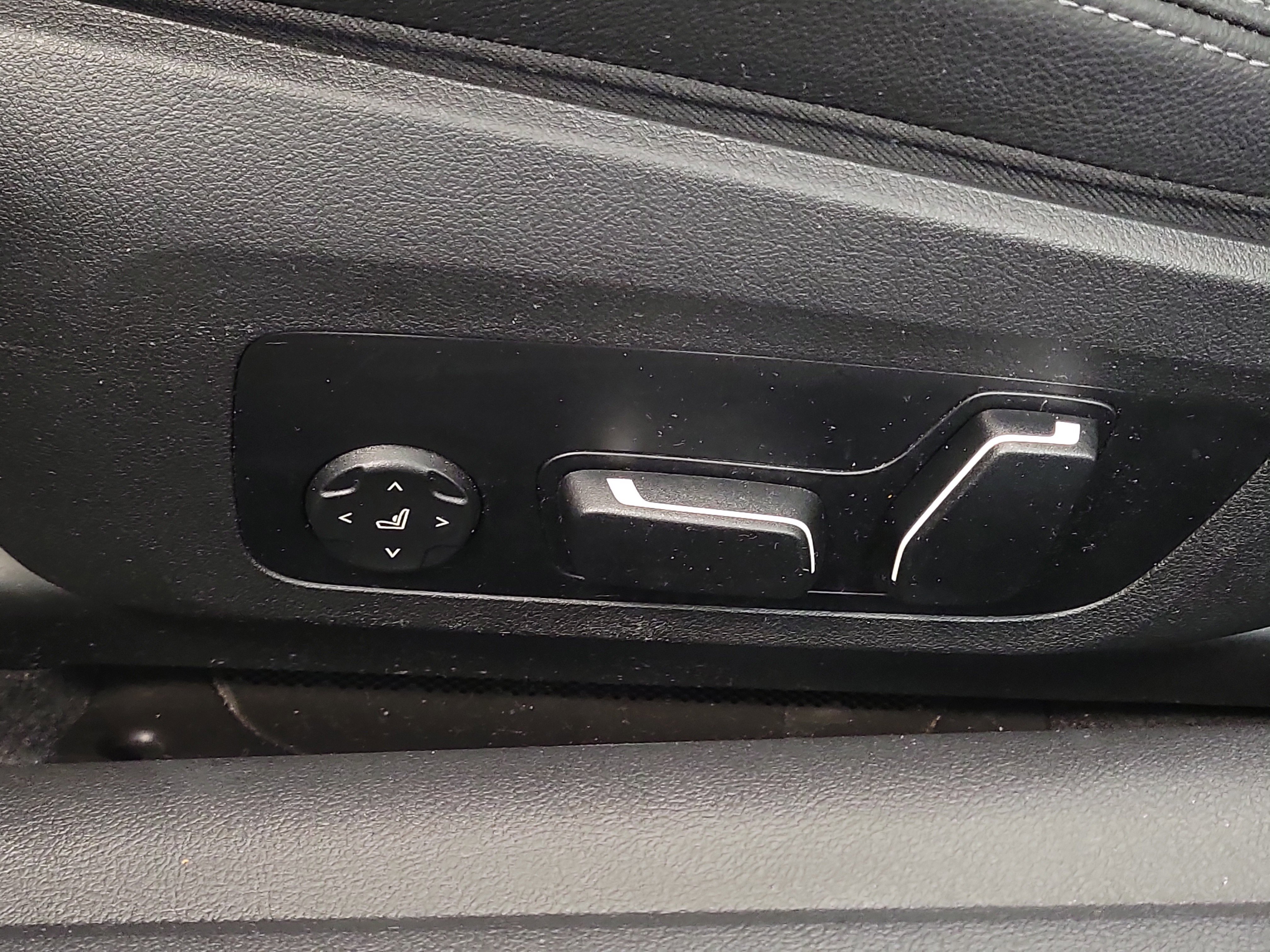 Used 2025 BMW M440i Convertible image 19