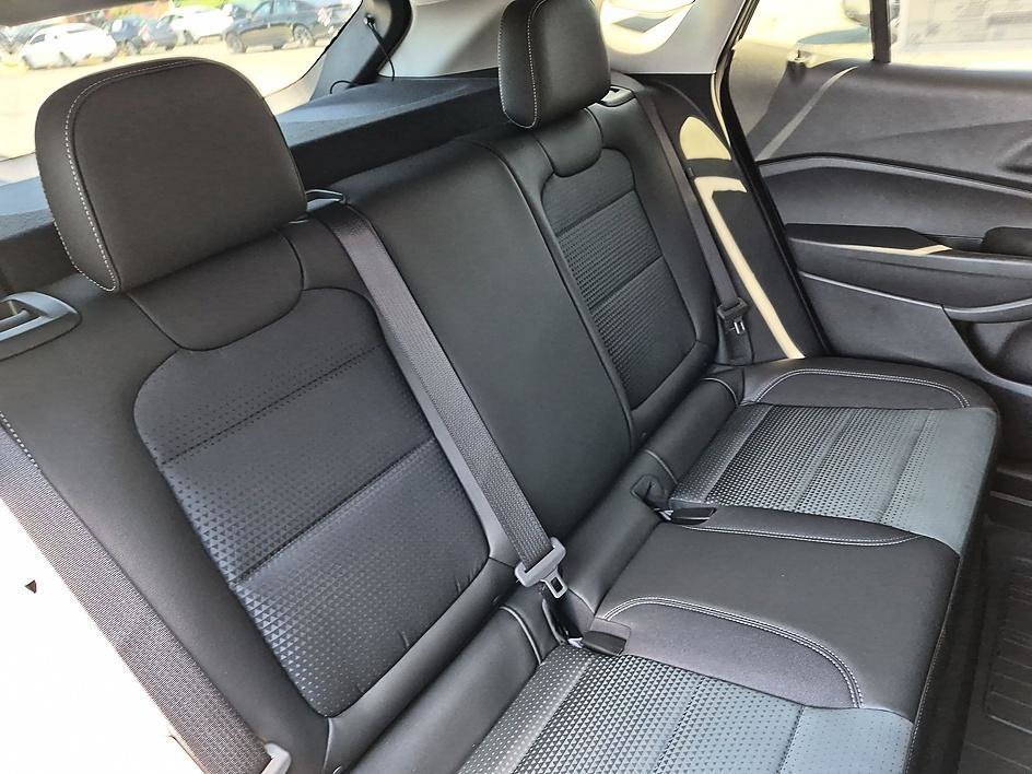 New 2026 Chevrolet Trax LT w/ LT Convenience Package FWD image 31