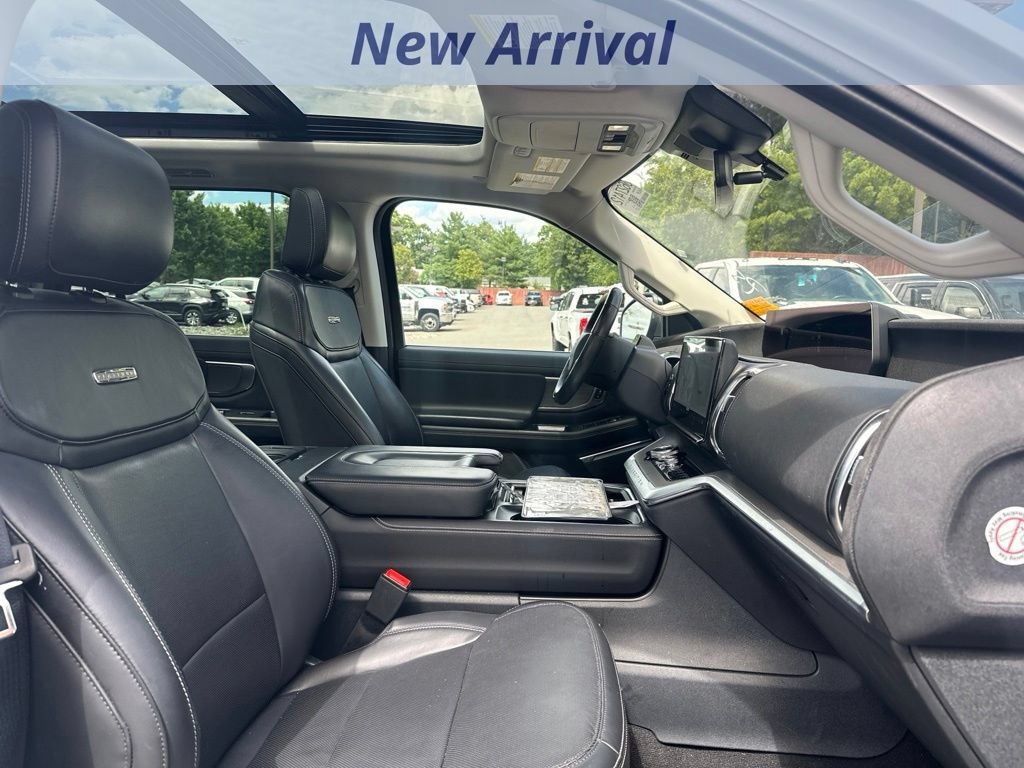 Used 2025 Ford Expedition Platinum AWD/4WD image 6