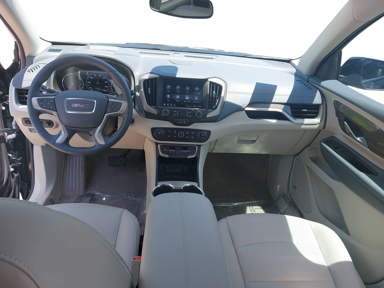 Used 2024 GMC Terrain Denali w/ Denali Premium Package AWD/4WD image 9