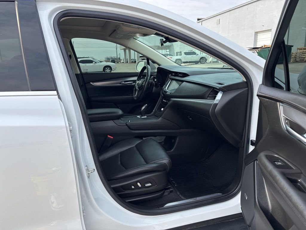Used 2018 Cadillac XT5 Luxury w/ Driver Awareness Package image 23