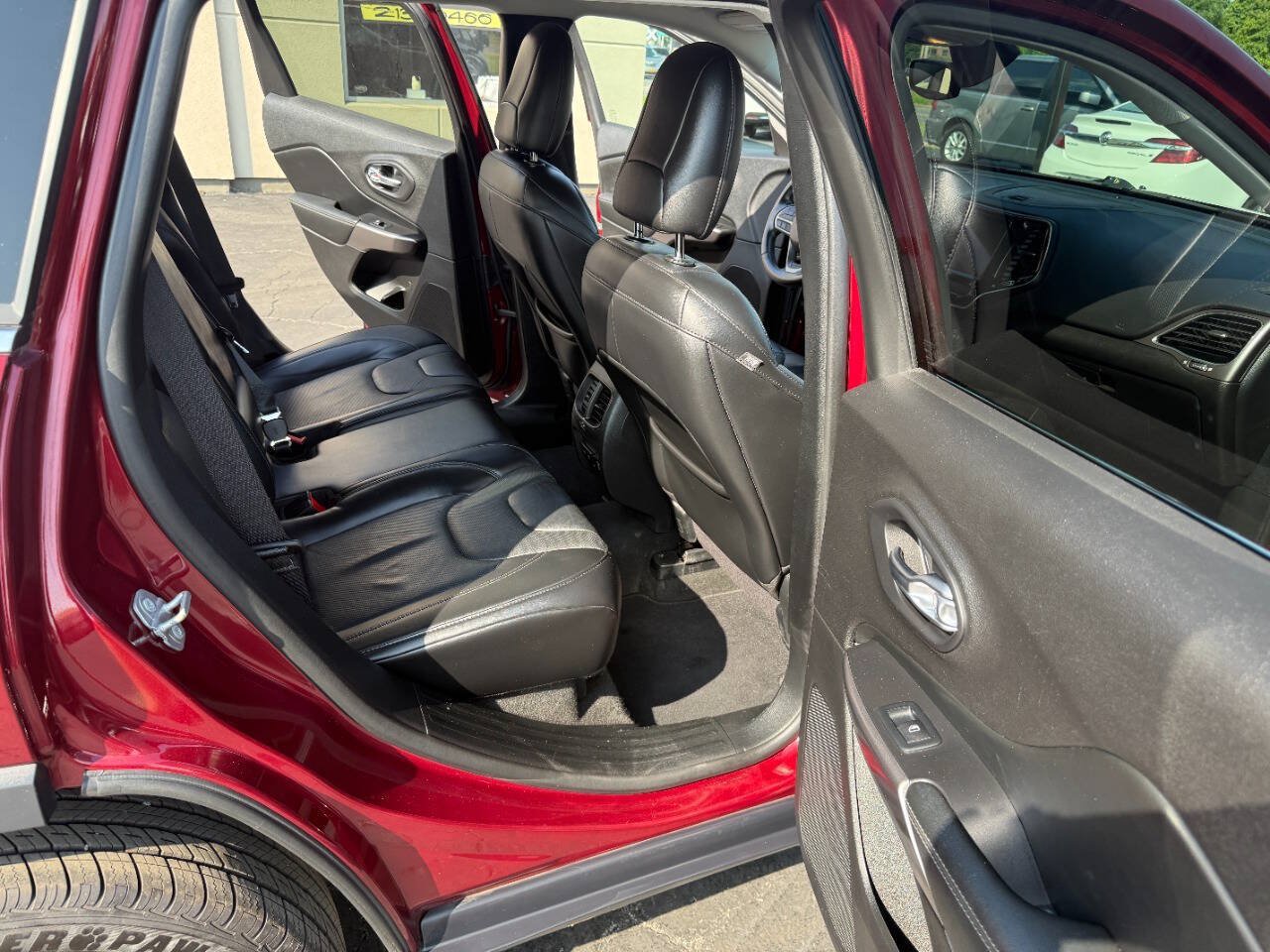 Used 2020 Jeep Cherokee Limited AWD/4WD image 16