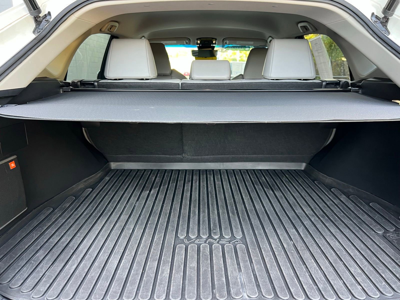 Used 2021 Toyota Venza Limited image 18