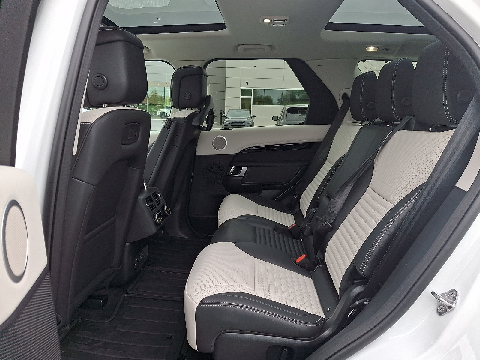 New 2026 Land Rover Discovery S AWD/4WD image 8