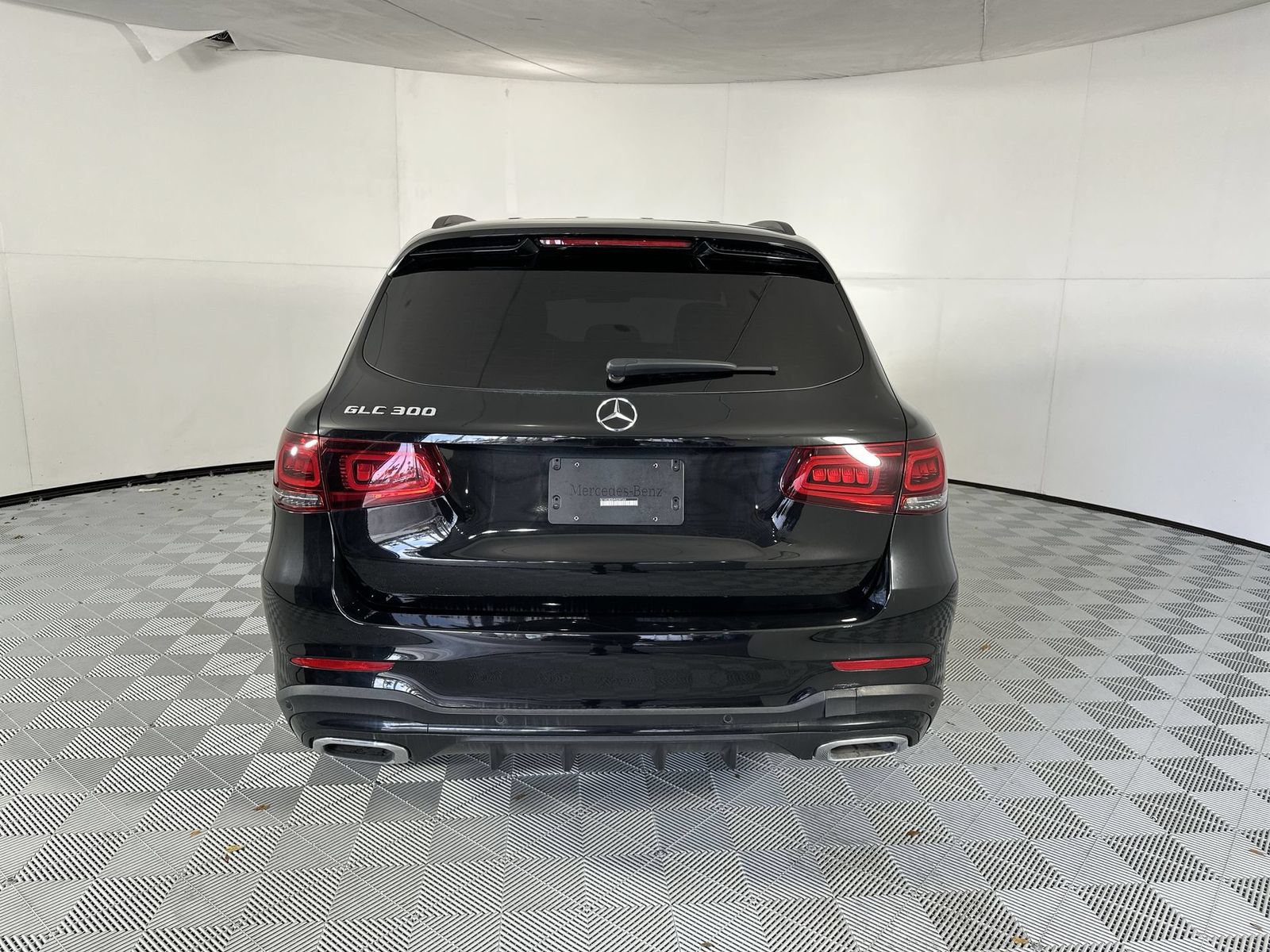 Used 2022 Mercedes-Benz GLC 300 w/ AMG Line image 7