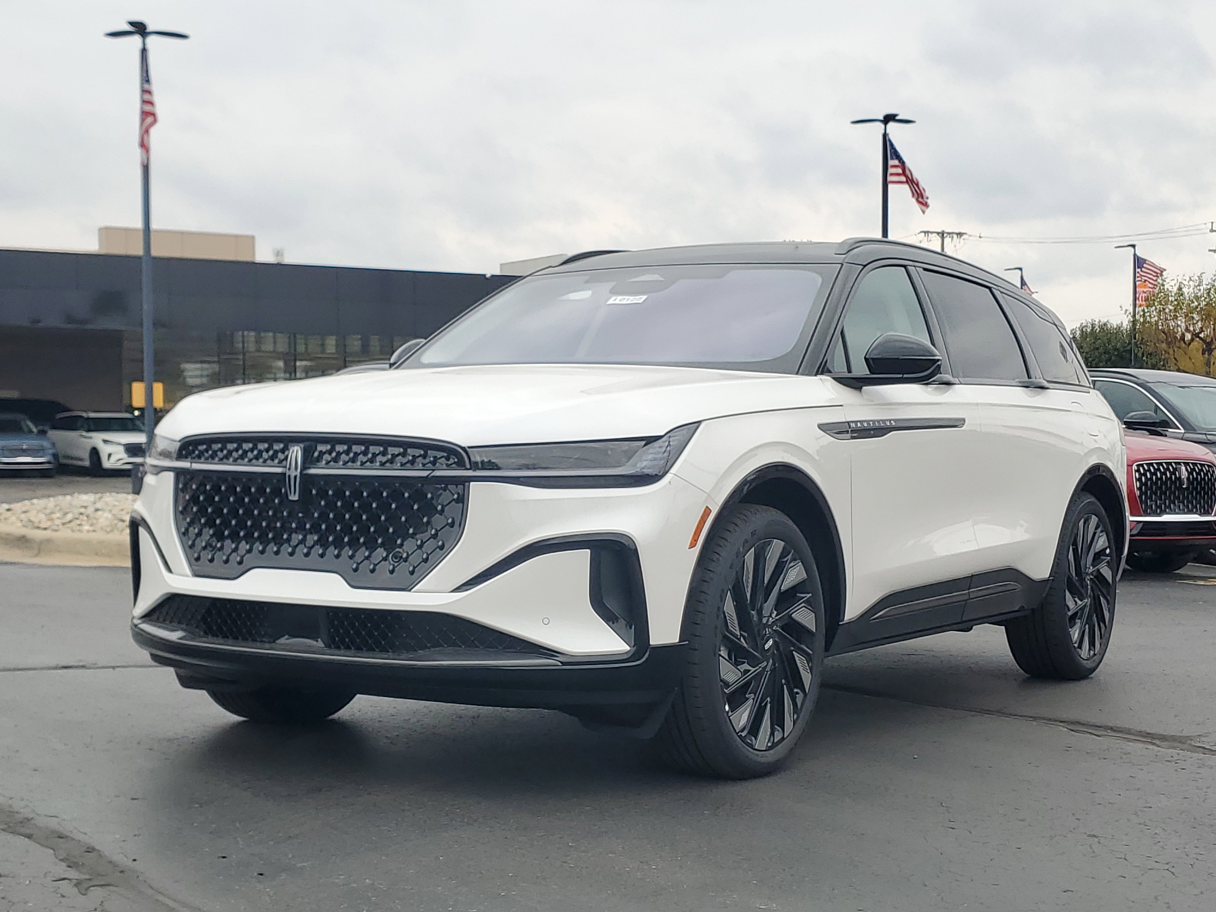 New 2026 Lincoln Nautilus Reserve w/ Jet Appearance Package image 2