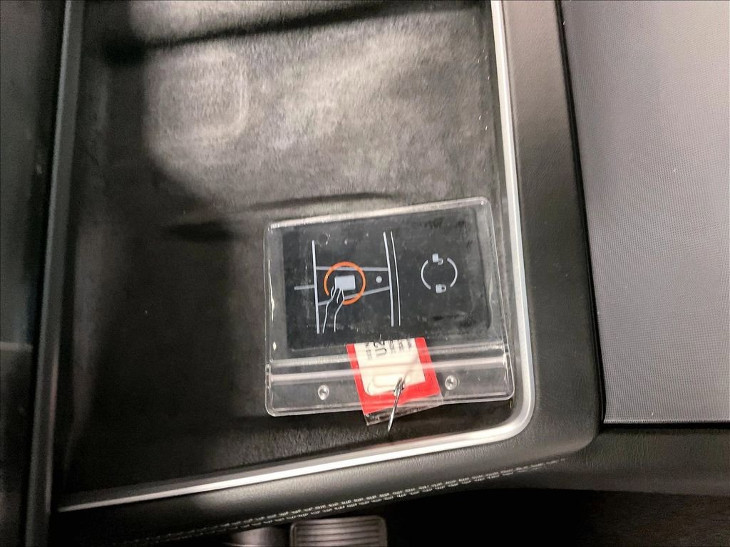 Used 2026 Tesla Model Y AWD image 31
