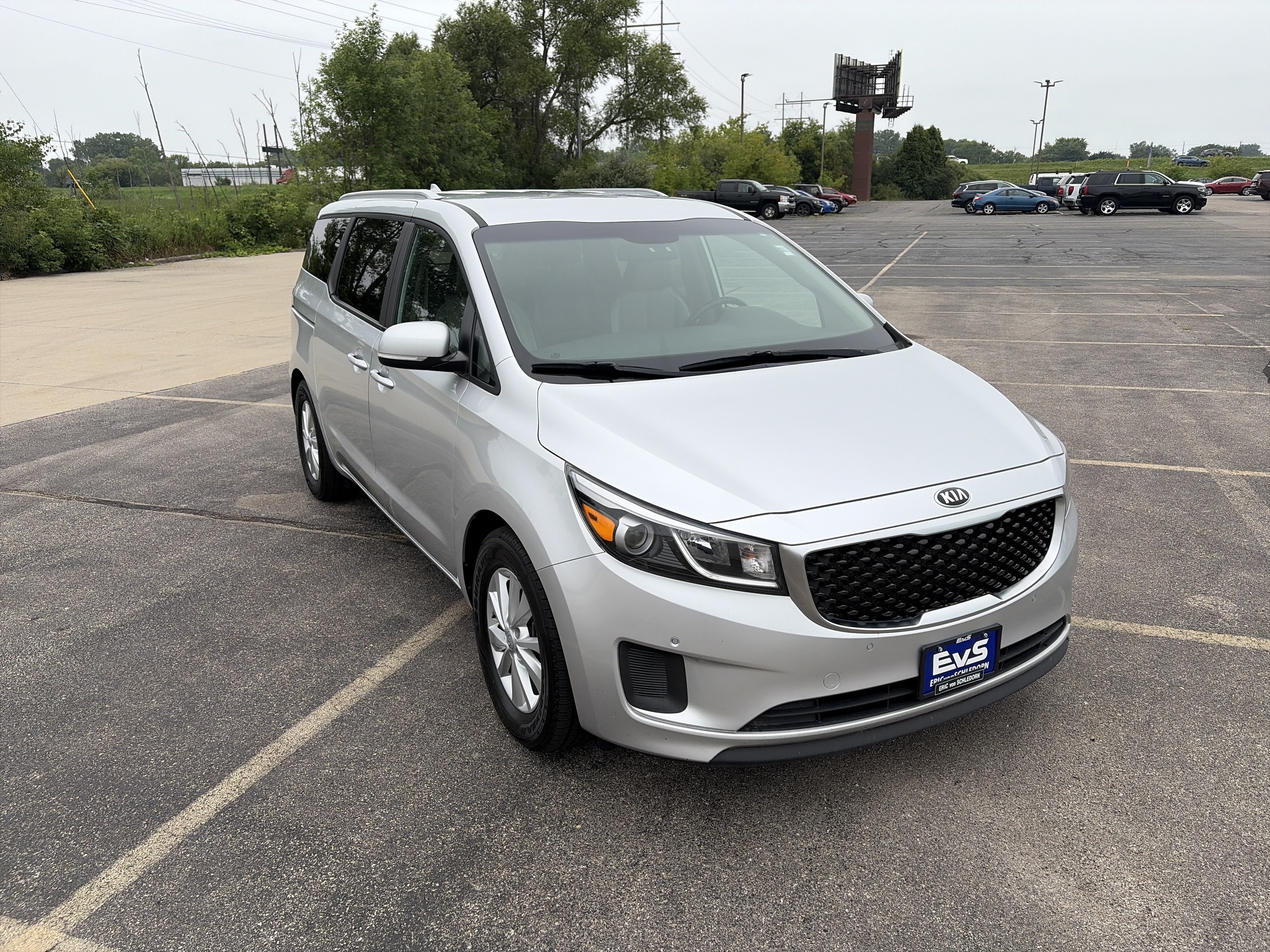 Used 2017 Kia Sedona LX w/ LX Essentials Premium Package FWD image 8