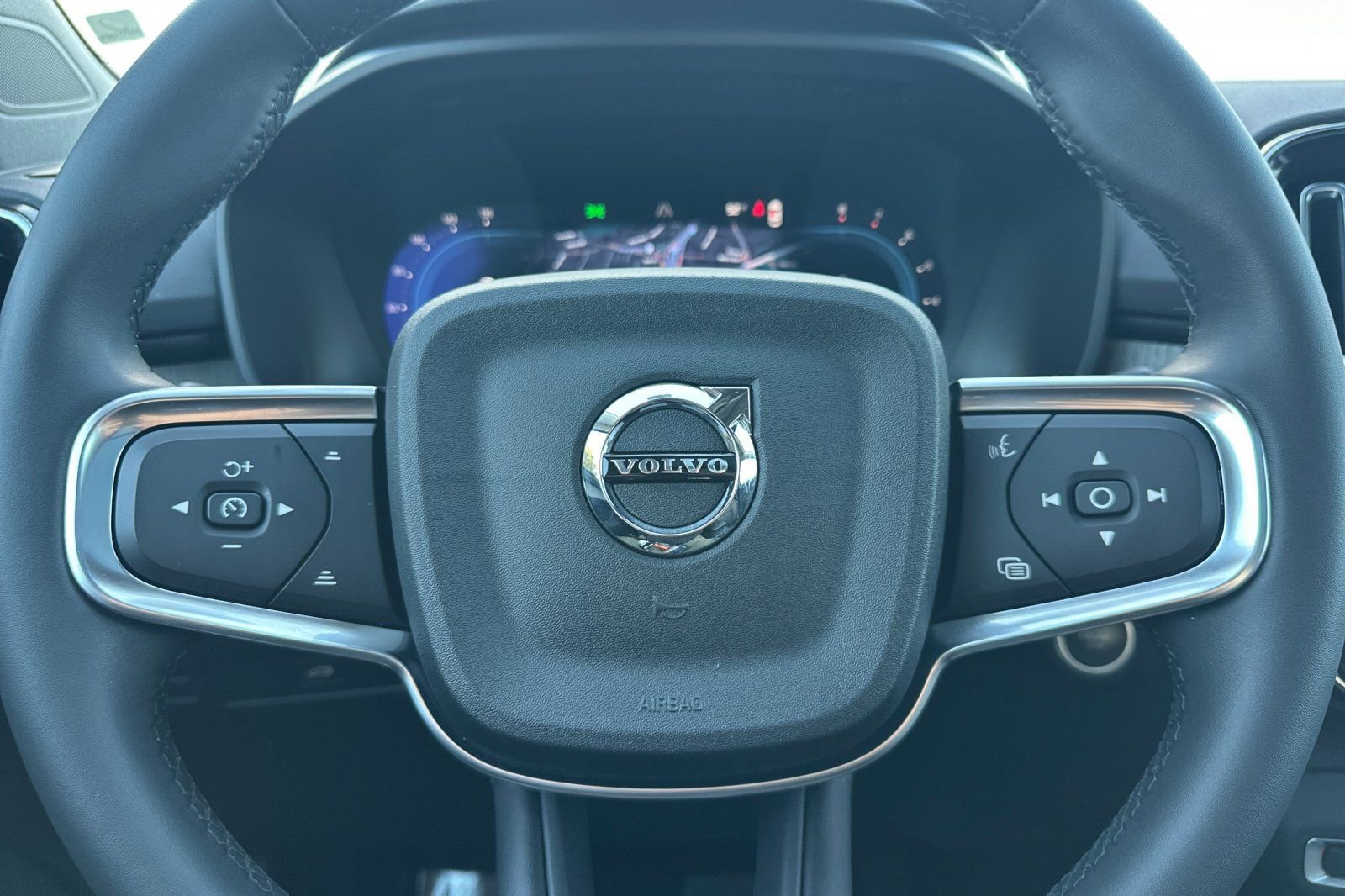 Certified 2023 Volvo XC40 B5 Plus w/ Driver Assist Package image 27