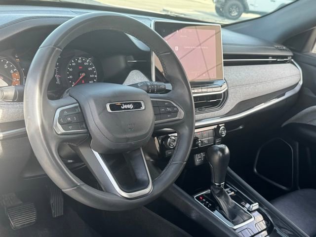 Used 2023 Jeep Compass Latitude image 29